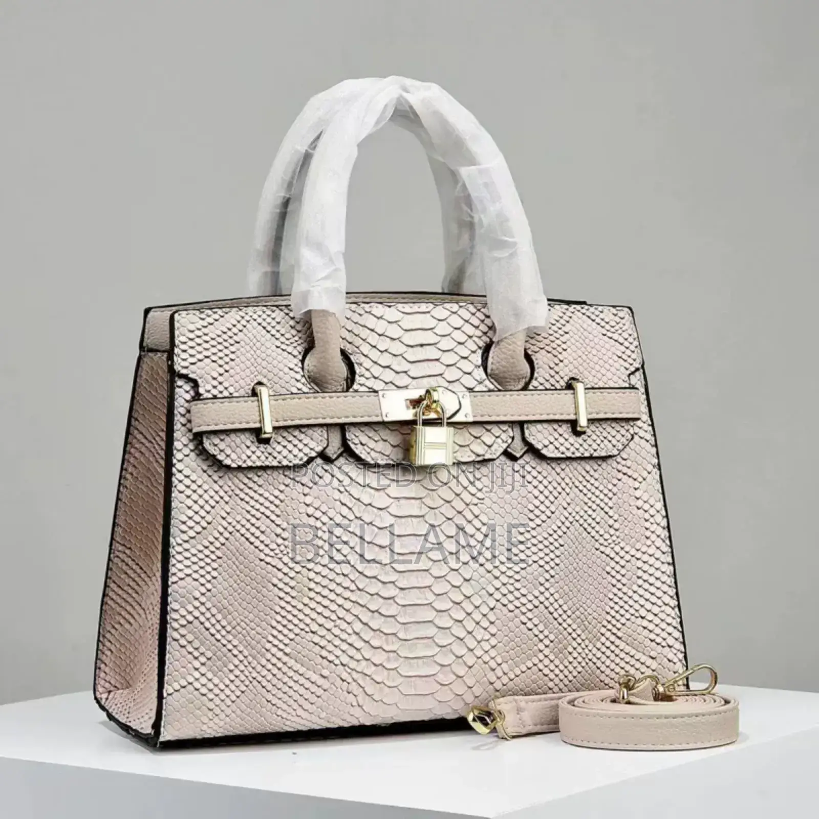 Fashionable Large Capacity Bag