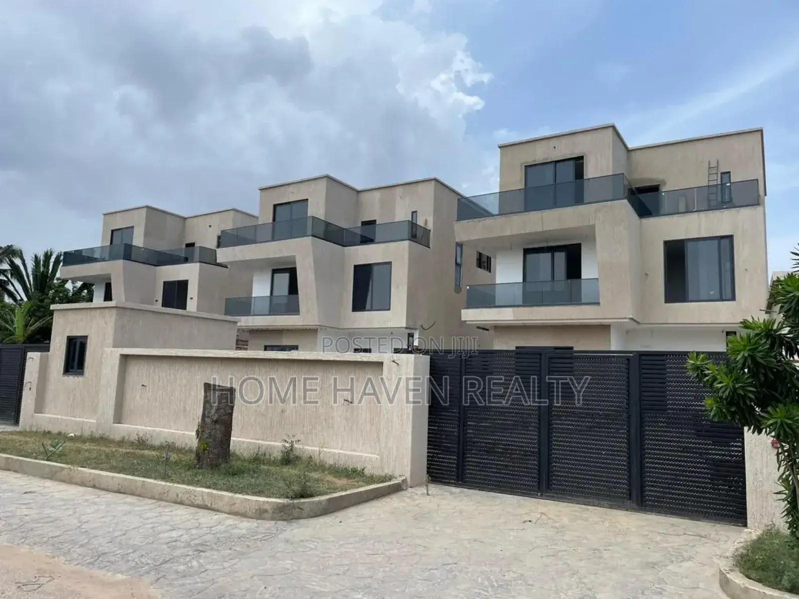 5bdrm House in Abelemkpe for sale