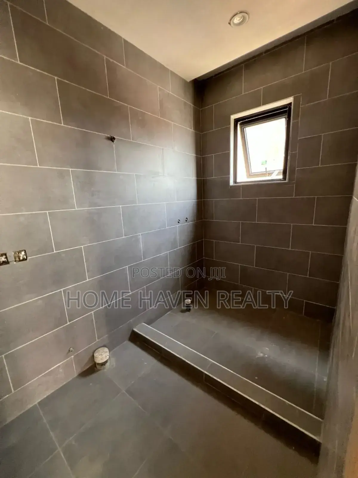 5bdrm House in Abelemkpe for sale