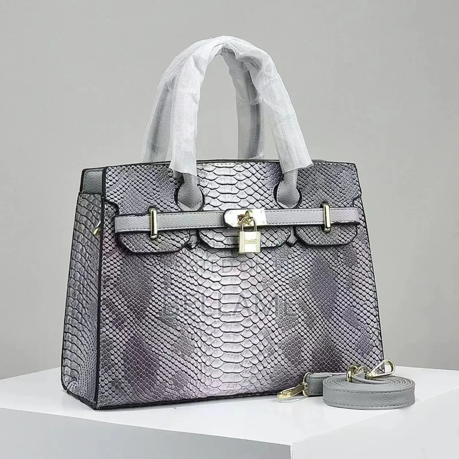 Fashionable Large Capacity Bag