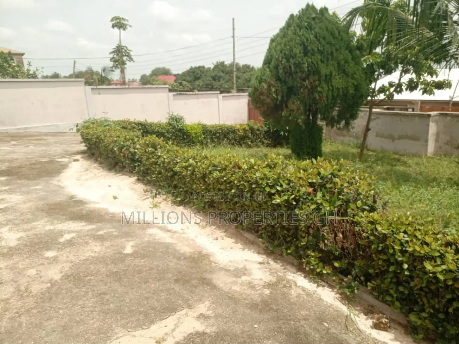 6bdrm House in Millions Properties, Kumasi Metropolitan for sale