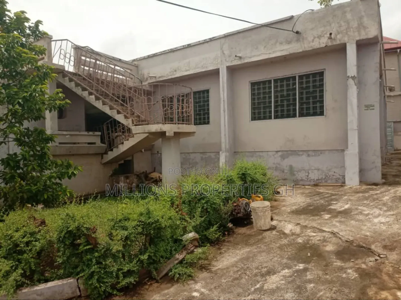 6bdrm House in Millions Properties, Kumasi Metropolitan for sale