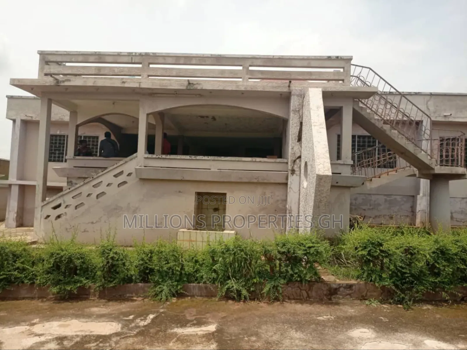 6bdrm House in Millions Properties, Kumasi Metropolitan for sale