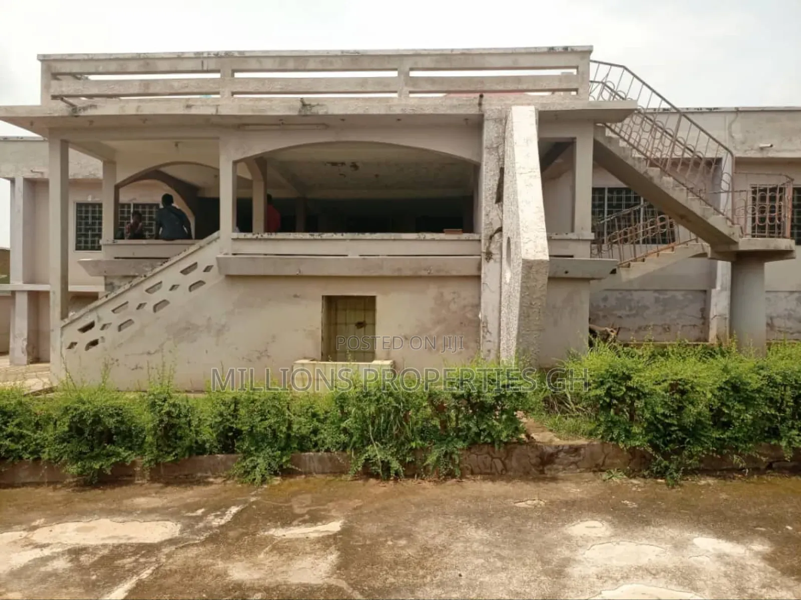 6bdrm House in Millions Properties, Kumasi Metropolitan for sale