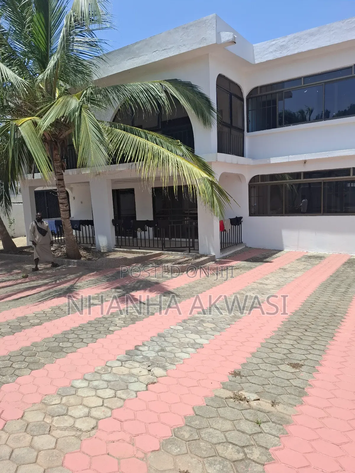 Furnished 10bdrm House in Community 3, Tema Metropolitan for rent