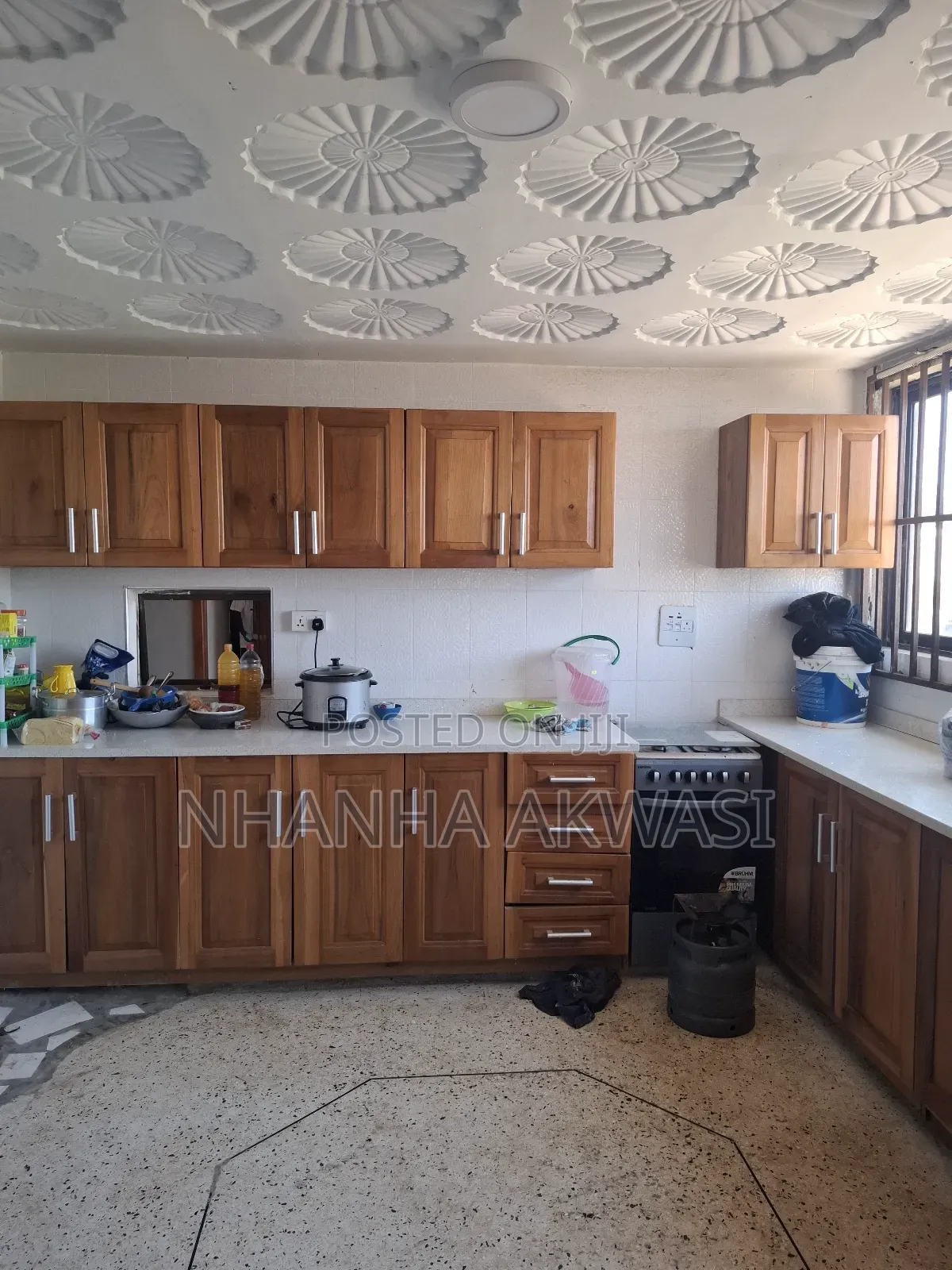 Furnished 10bdrm House in Community 3, Tema Metropolitan for rent