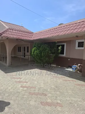 4bdrm House in Sakumono, Tema Metropolitan for rent