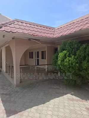 4bdrm House in Sakumono, Tema Metropolitan for rent