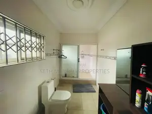 6bdrm House in Accra Metropolitan for sale