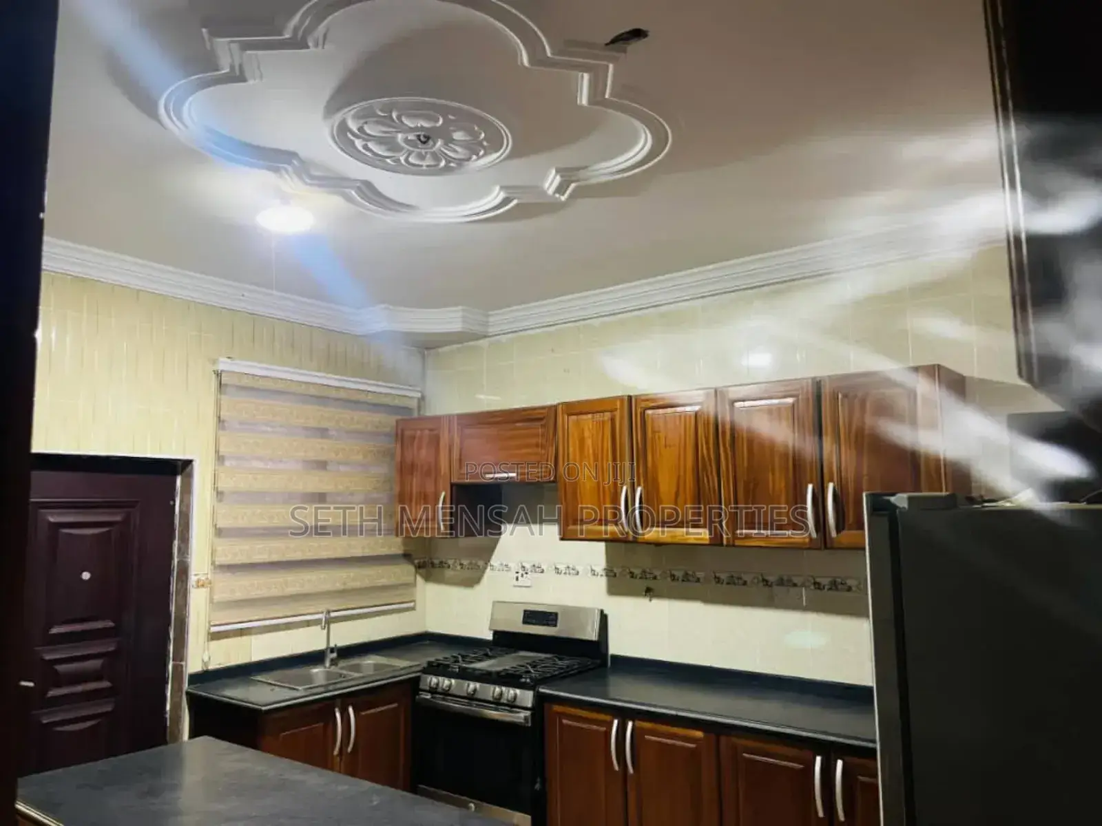 6bdrm House in Accra Metropolitan for sale