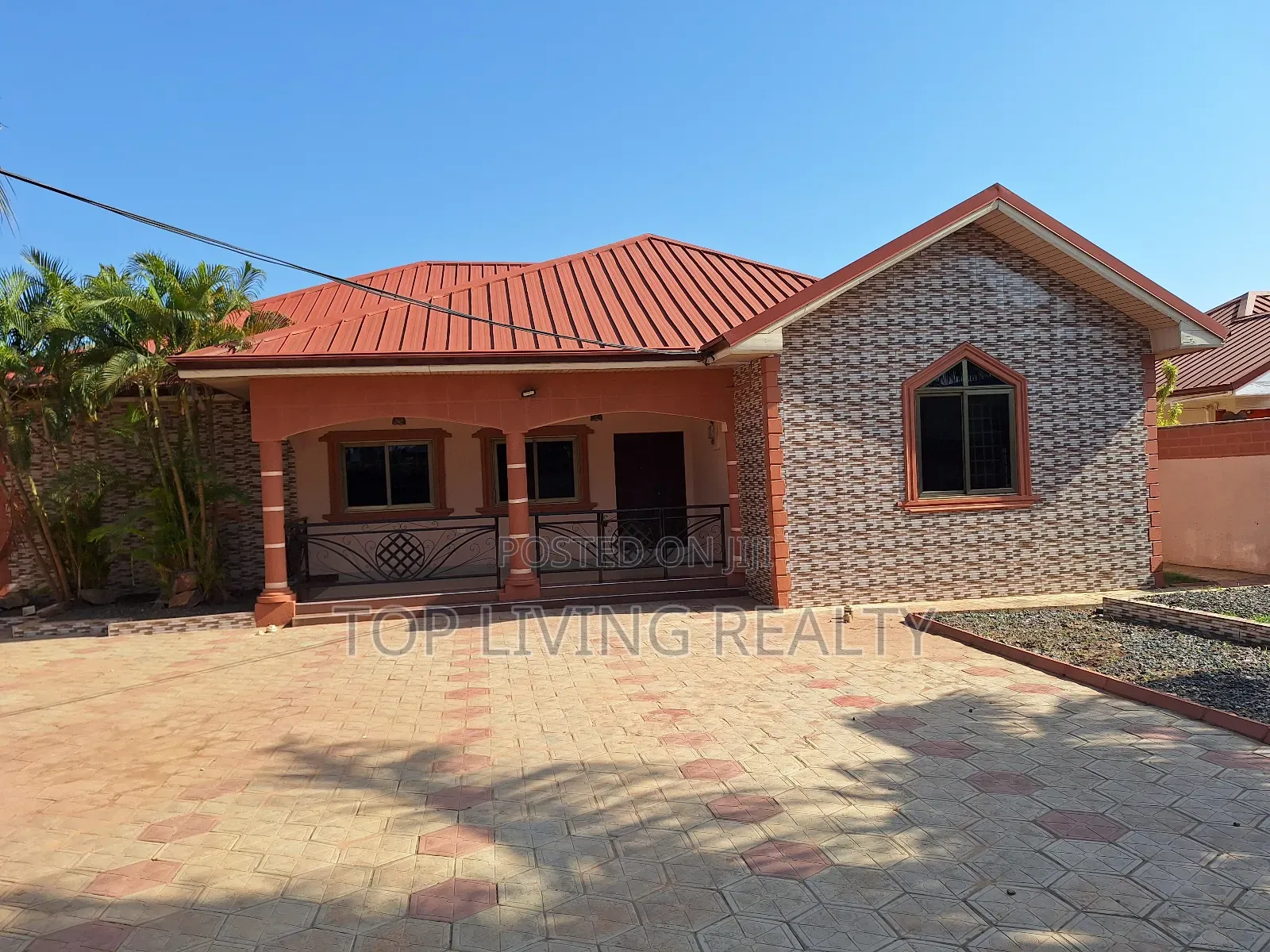 4bdrm Bungalow in Ashaley Botwe for rent