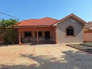 4bdrm Bungalow in Ashaley Botwe for rent