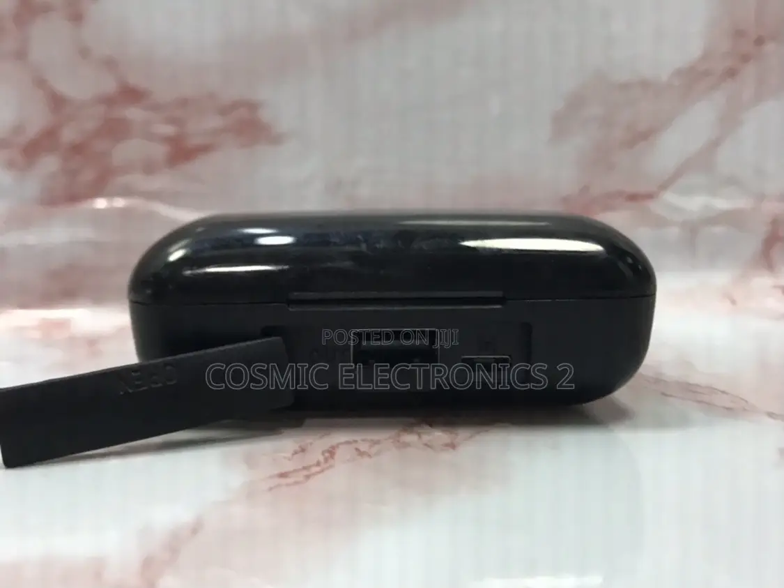 True Wireless Earbuds With 1200mAh Charging Power Bank