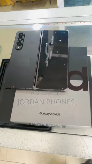 New Samsung Galaxy Z Fold4 256 GB Black