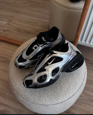 Nike Airmax Muse Silver