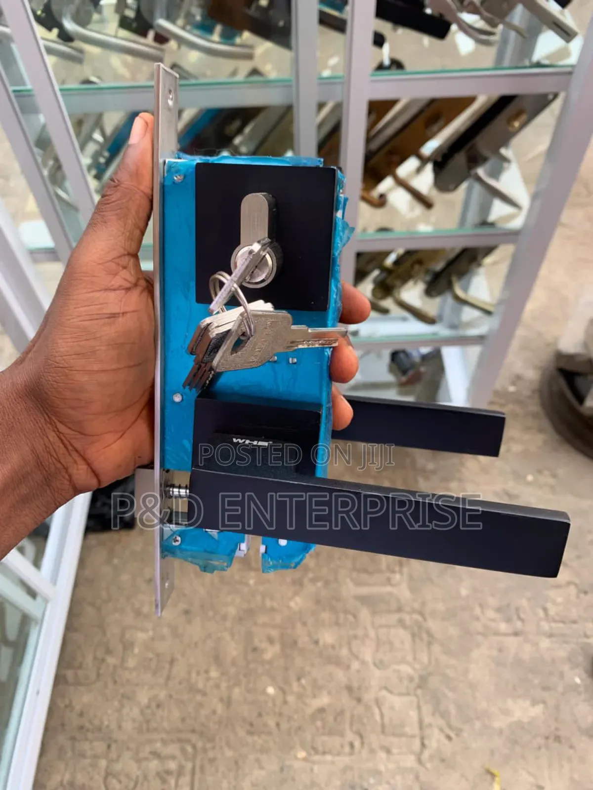 High Quality Door Lock With Black Seperate Handles.