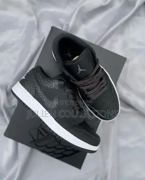 Jordan Retro 1 Low Black White N Amry Green