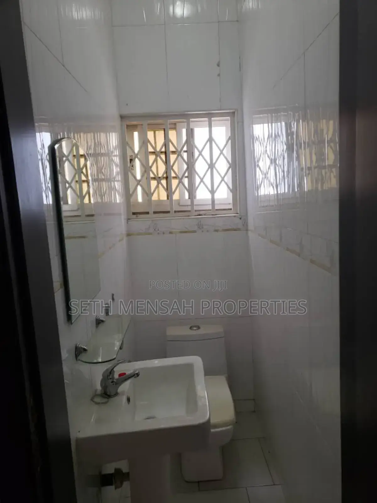4bdrm Townhouse / Terrace in Cantonments for rent