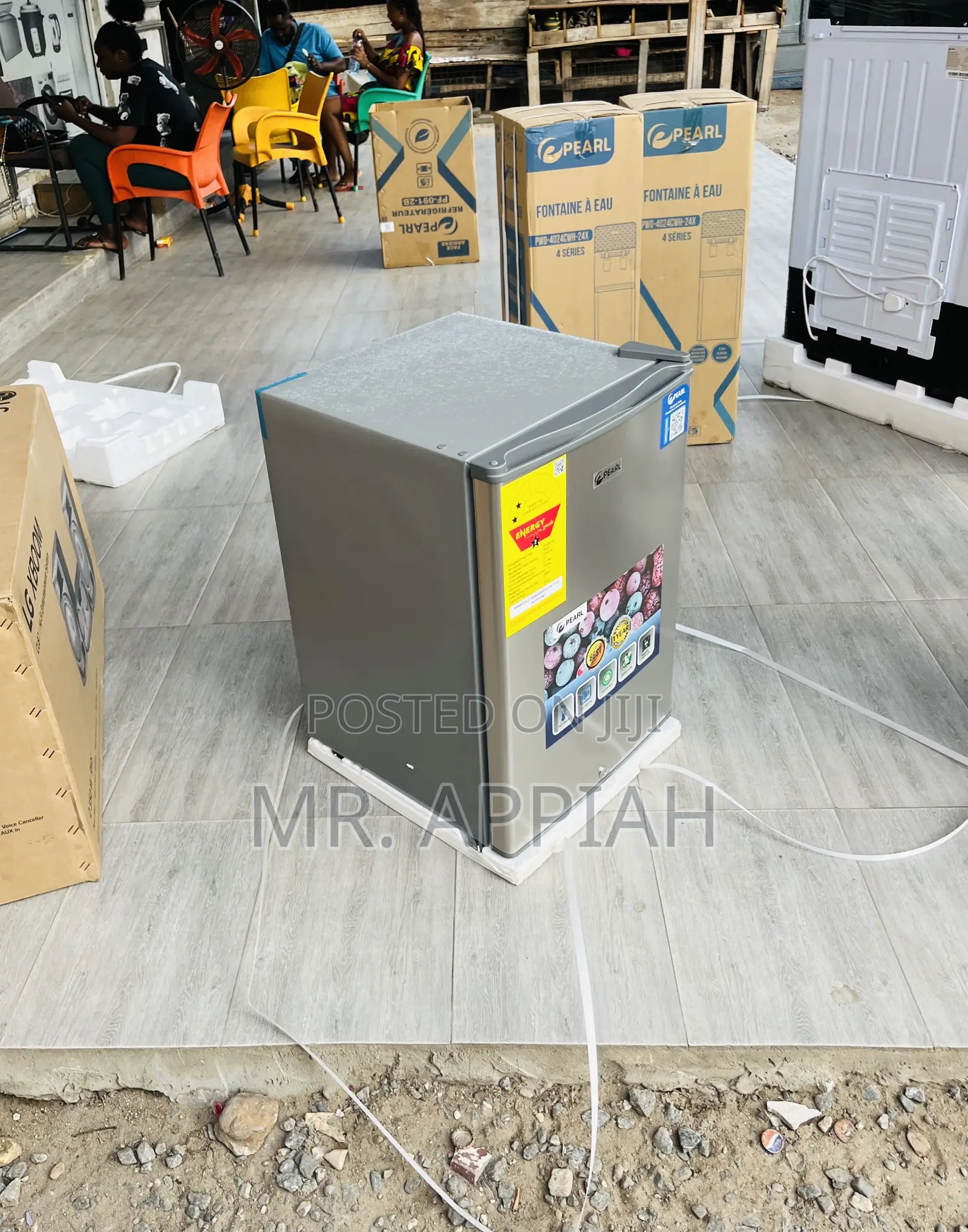 Quality Pearl Single Door Mini Refrigerator.