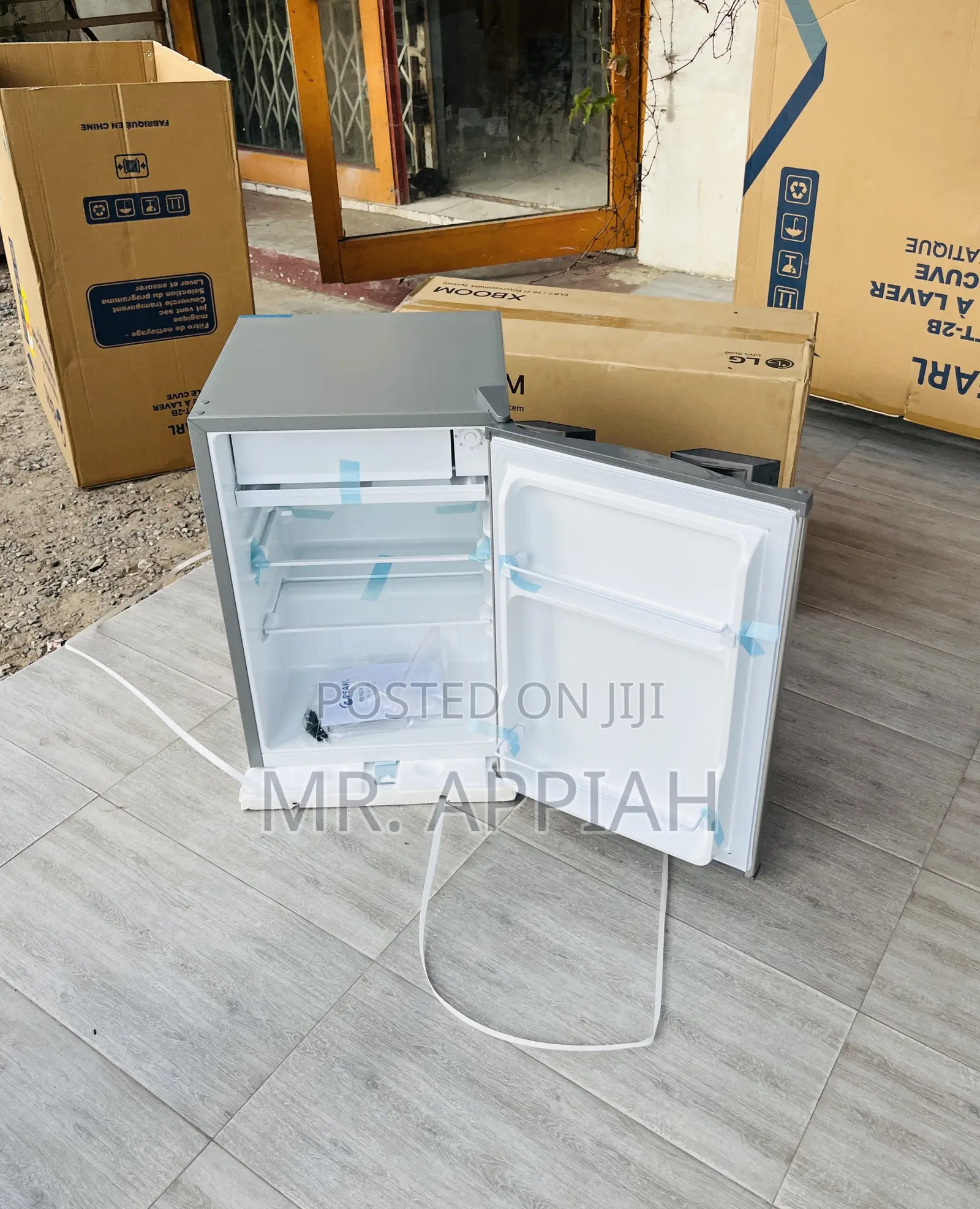 Lovely Design Pearl Single Door Mini Fridge.