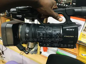 Sony Video Camera With Bag It Accessories