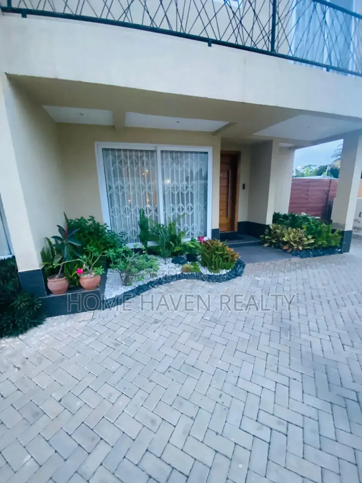 Furnished 4bdrm Duplex in Abelemkpe for rent