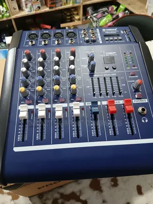 Yamaha 4 Channels Mixeramp