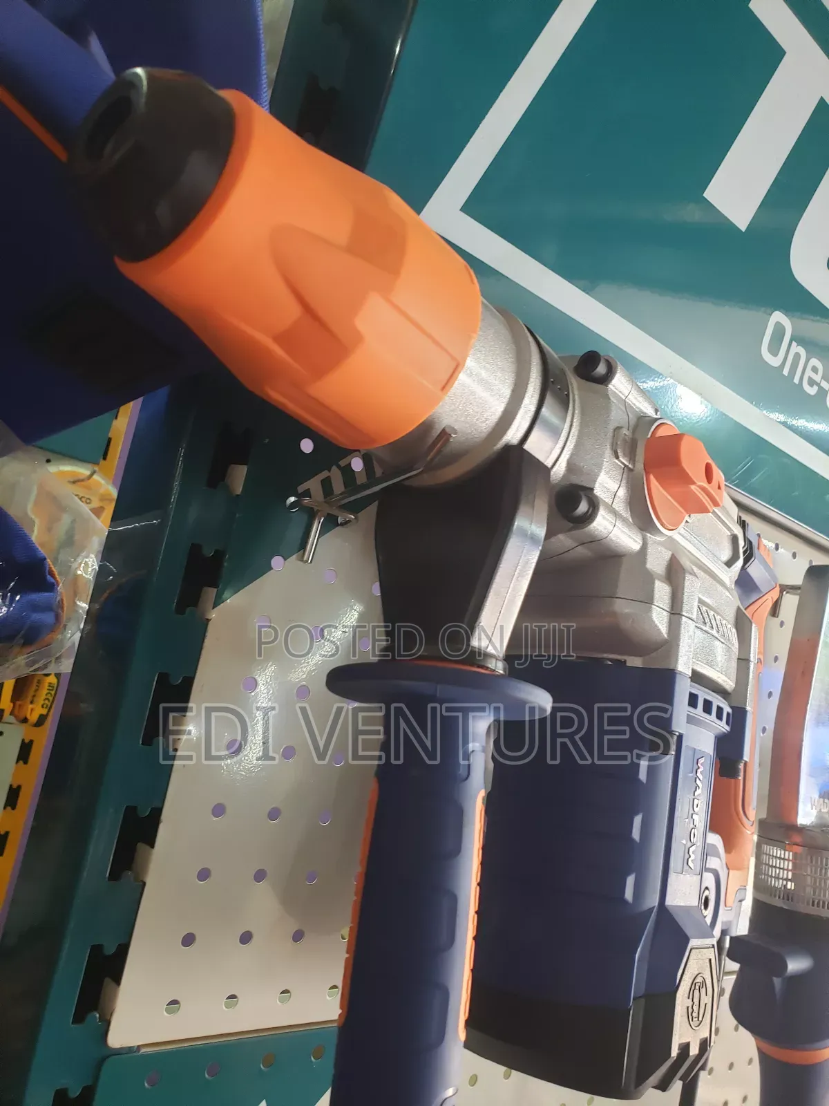 Wadfow 1600w Rotary Hammer (With Drill Bits and Chisel Bits)