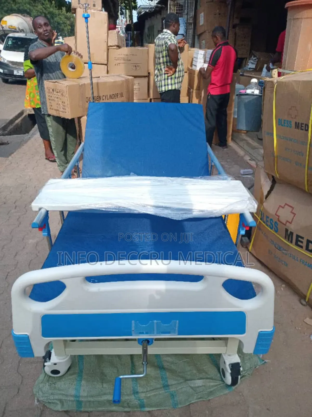 Hospital Bed (1crank With I v Pole and Over Table)