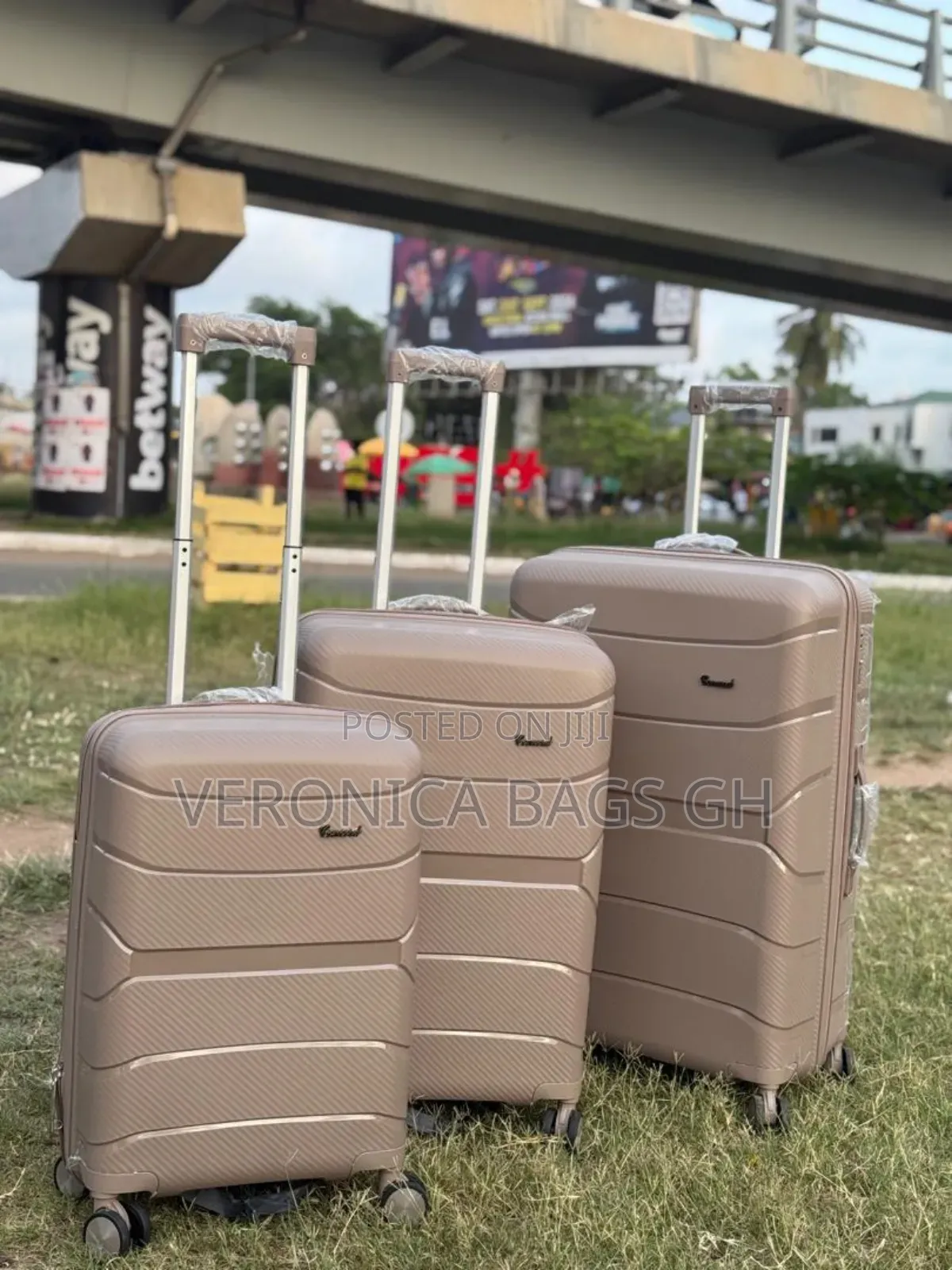 Unbreakable Travelling Luggage