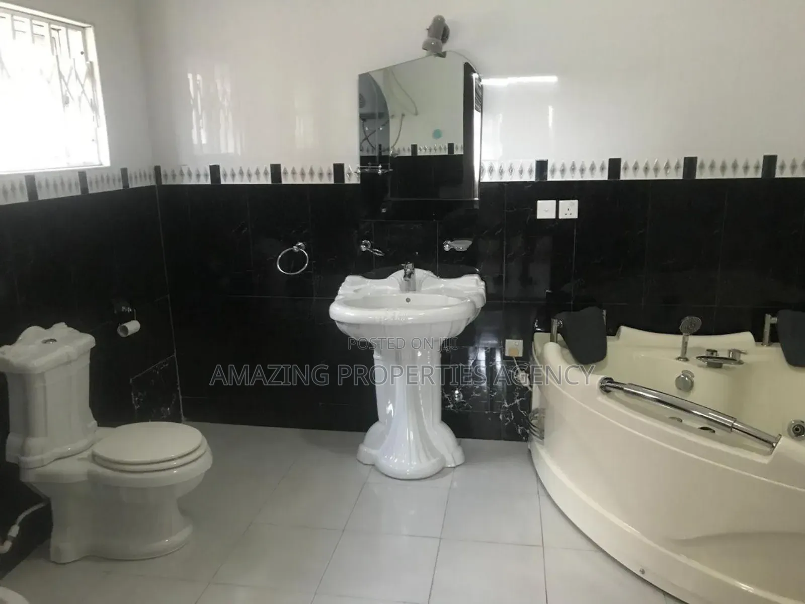 5bdrm House in Adjiriganor for sale