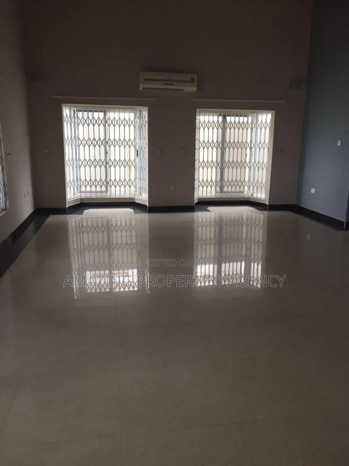 5bdrm House in Adjiriganor for sale