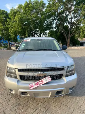 Chevrolet Suburban 1500 LT 2010 Silver