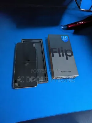 New Samsung Galaxy Z Flip4 256 GB Gold