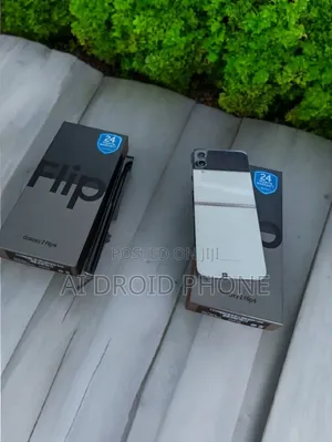 New Samsung Galaxy Z Flip4 256 GB White