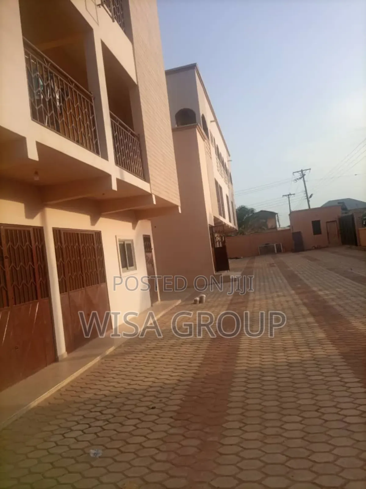 20bdrm Apartment in Wisa Group, Pokuase for sale