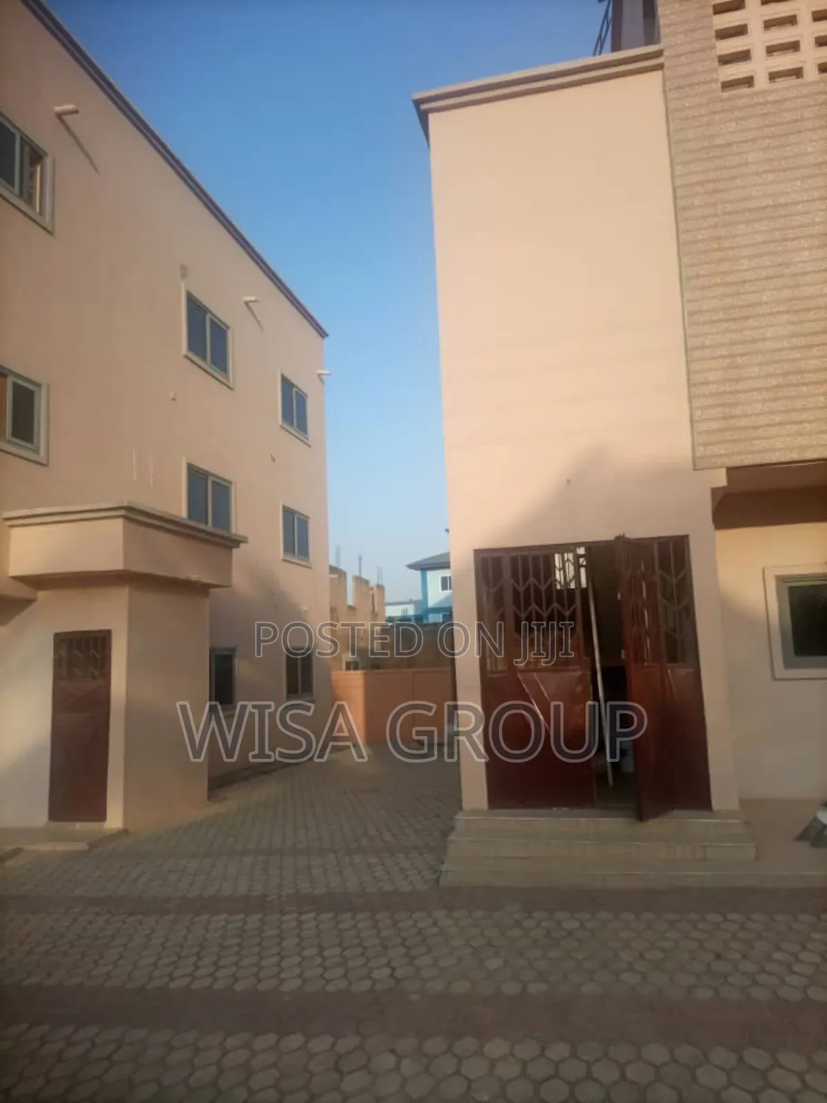 20bdrm Apartment in Wisa Group, Pokuase for sale