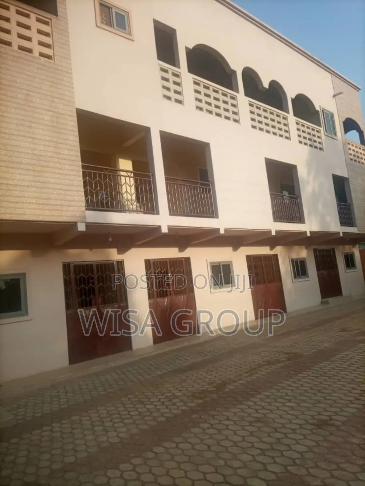 20bdrm Apartment in Wisa Group, Pokuase for sale