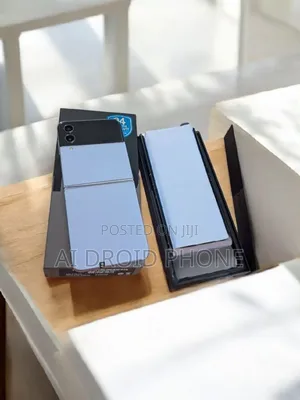 New Samsung Galaxy Z Flip4 256 GB Blue