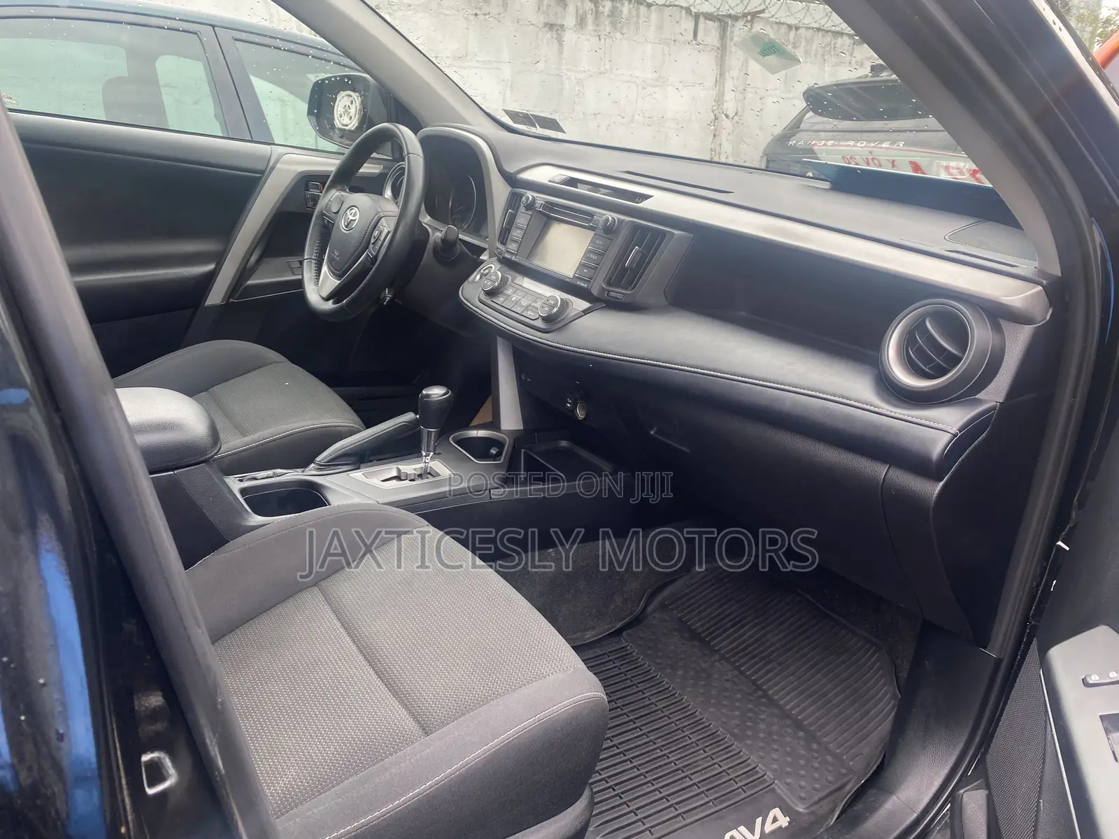 Toyota RAV4 XLE 4dr SUV (2.5L 4cyl 6A) 2018 Black