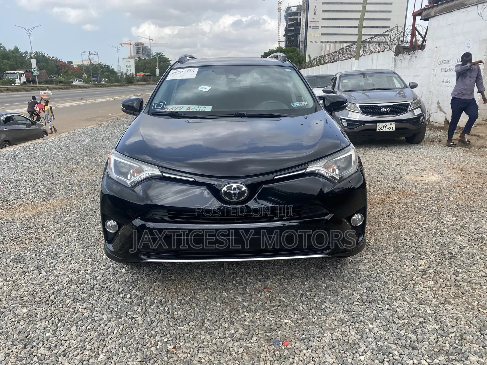 Toyota RAV4 XLE 4dr SUV (2.5L 4cyl 6A) 2018 Black