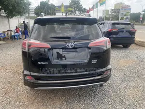 Toyota RAV4 XLE 4dr SUV (2.5L 4cyl 6A) 2018 Black