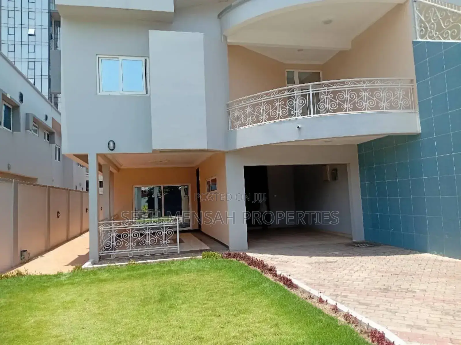 3bdrm Townhouse / Terrace in Airport Residential Area for rent
