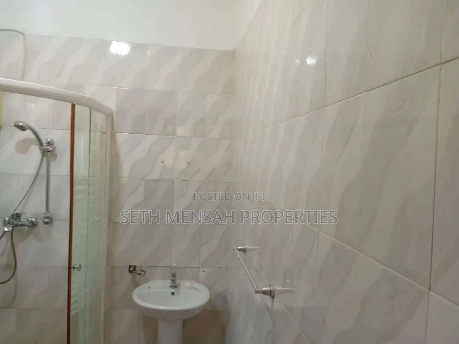 4bdrm House in Airport Residential Area for rent