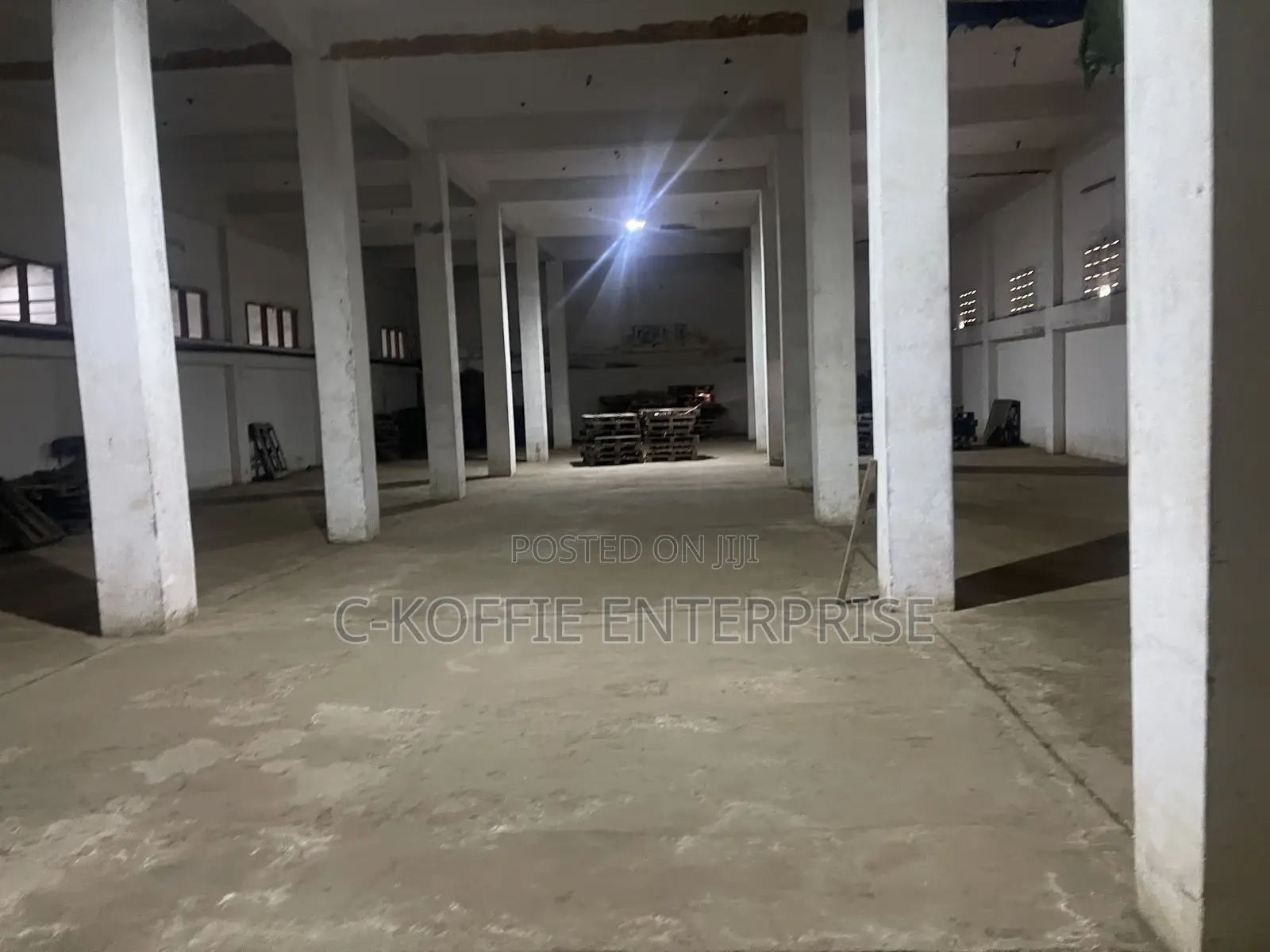 800 SQM Warehouse Located at Labonne for Rent