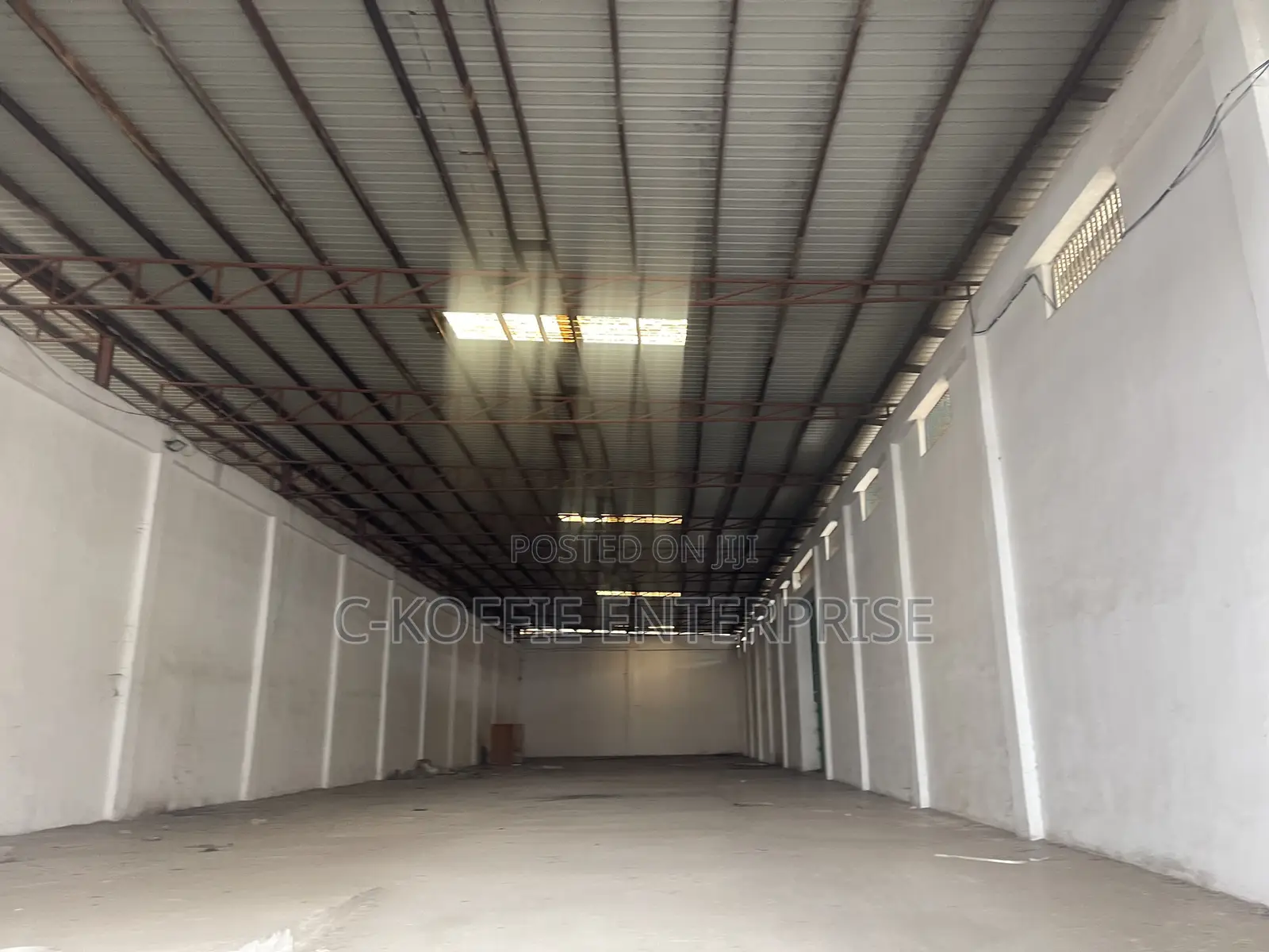 650 SQM at North Kaneshie Industrial Area + Offices 4 Rent