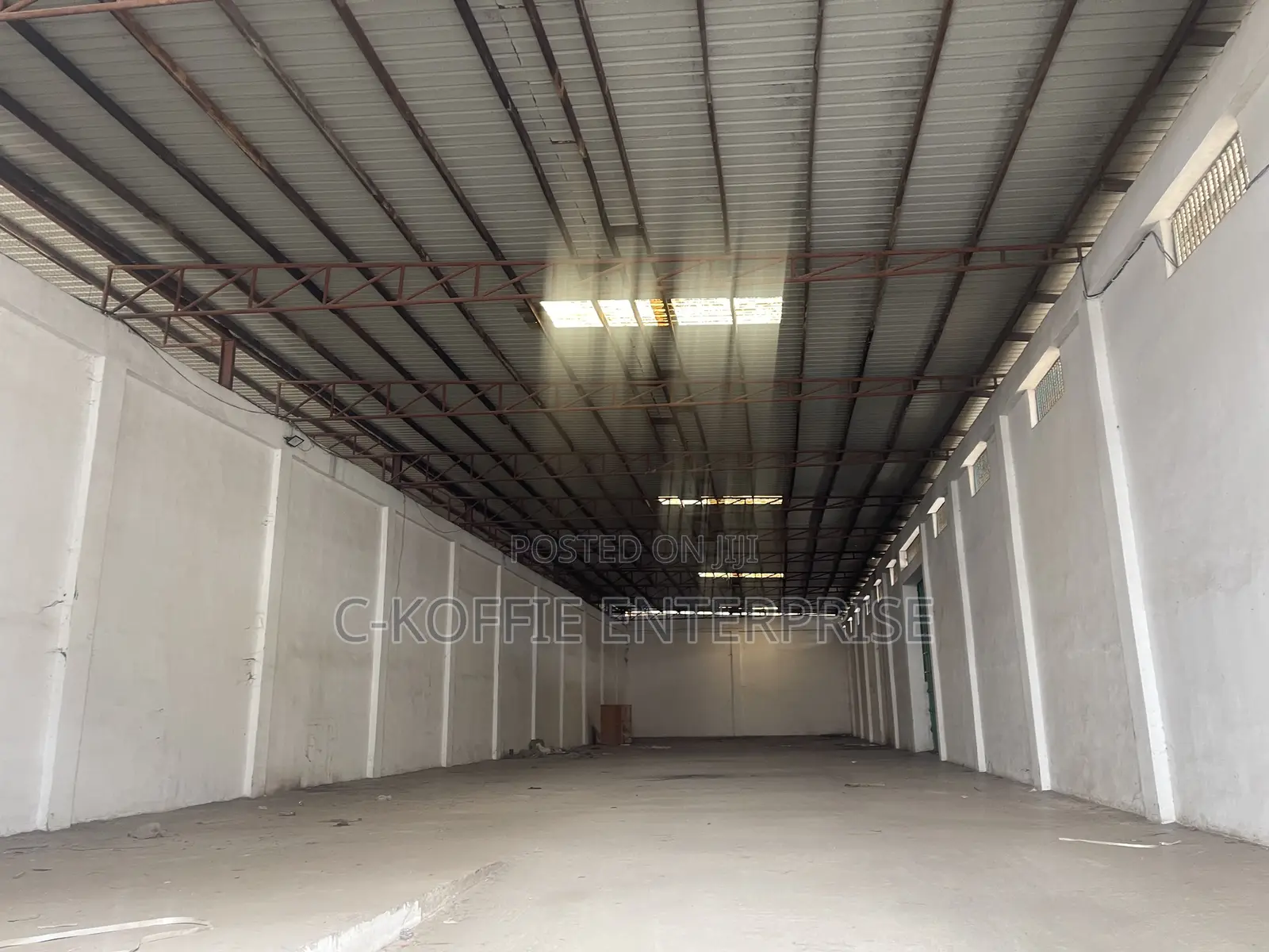 650 SQM at North Kaneshie Industrial Area + Offices 4 Rent