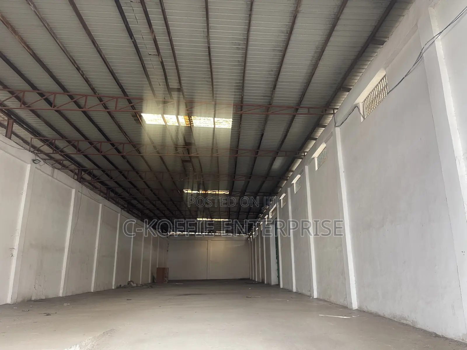 650 SQM at North Kaneshie Industrial Area + Offices 4 Rent