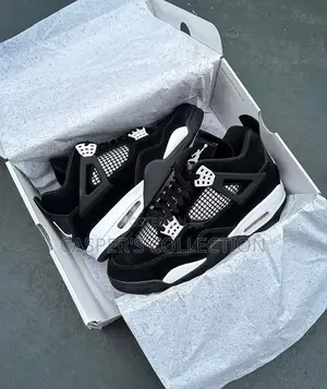 Jordan 4 Black Thunders