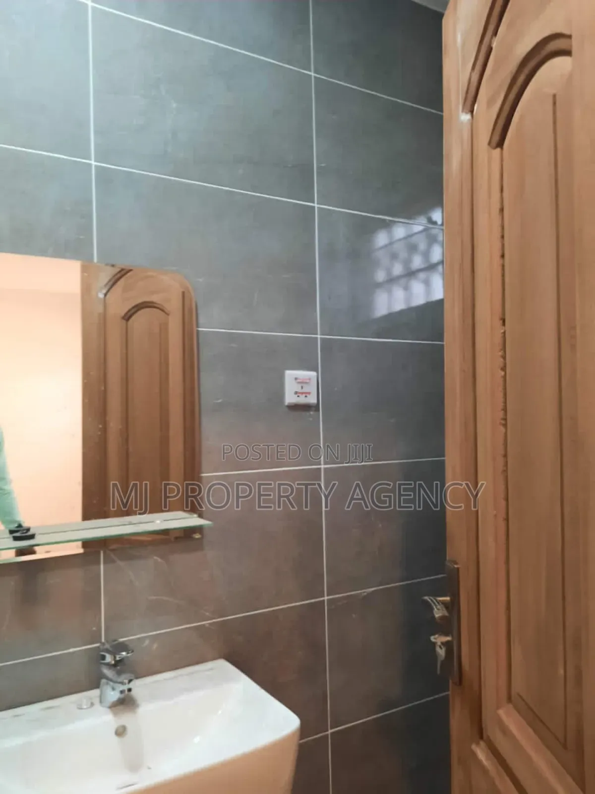 3bdrm House in Golf City Tema for sale